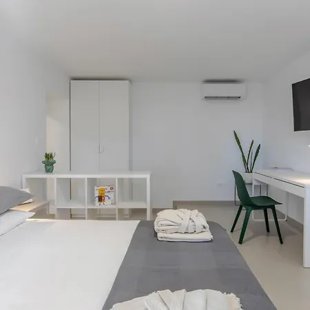3 Bedroom Beautiful In Glavani