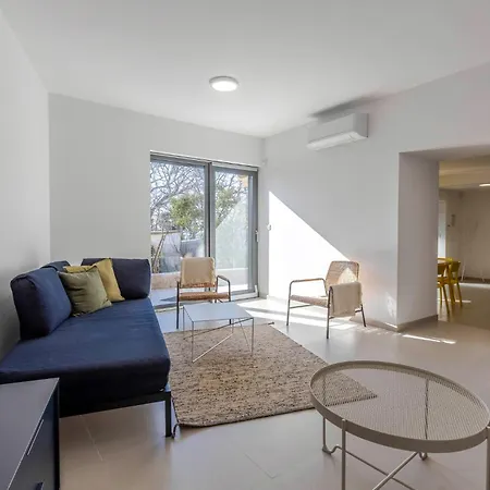 Tatil Evi 3 Bedroom Beautiful In Glavani *