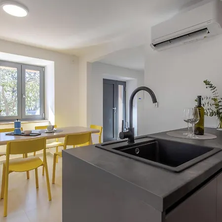 3 Bedroom Beautiful In Glavani *