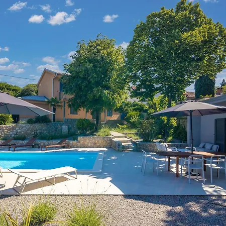 3 Bedroom Beautiful In Glavani Tatil Evi