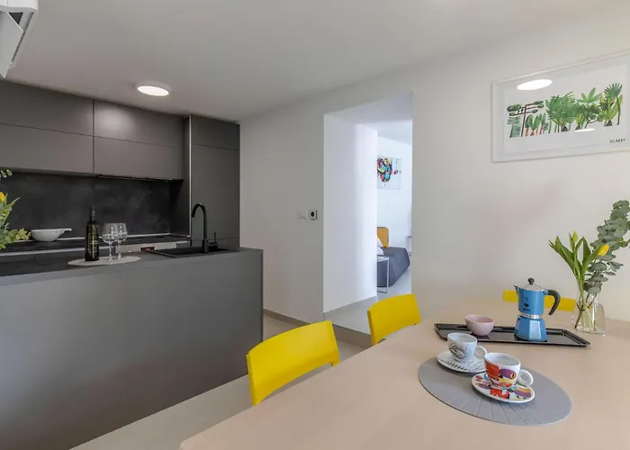 Holiday home 3 Bedroom Beautiful In Glavani