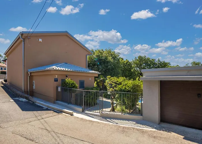3 Bedroom Beautiful In Glavani Holiday home Kostrena