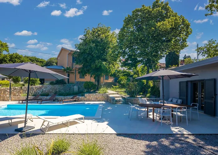 3 Bedroom Beautiful In Glavani Tatil Evi