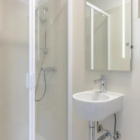 3 Bedroom Beautiful In Glavani