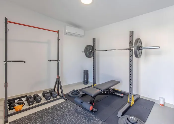 3 Bedroom Beautiful In Glavani Hébergement de vacances *