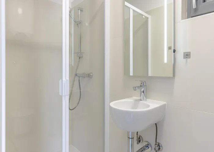 3 Bedroom Beautiful In Glavani