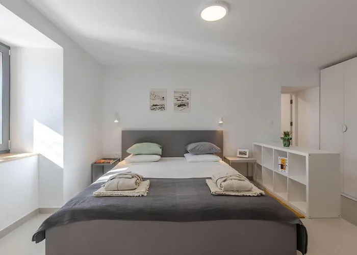 Hébergement de vacances 3 Bedroom Beautiful In Glavani