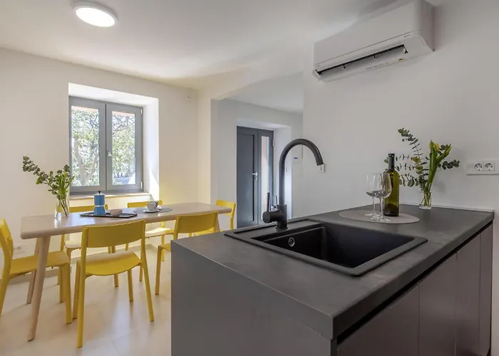 3 Bedroom Beautiful In Glavani *